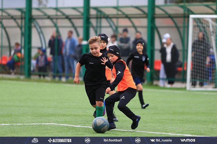 Что делают на тренировках по футболу дети в зависимости от возраста